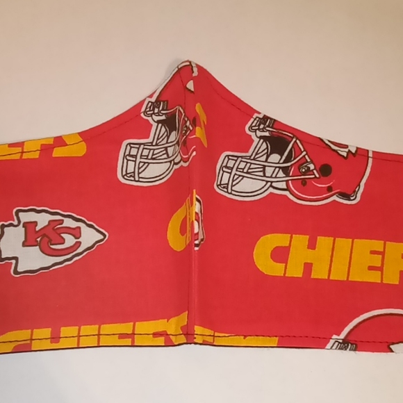 Kansas City Chiefs Reversible Face Mask - Picture 2 of 3